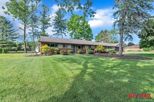 Property Photo: 29951 Southbrook Street MI 48334