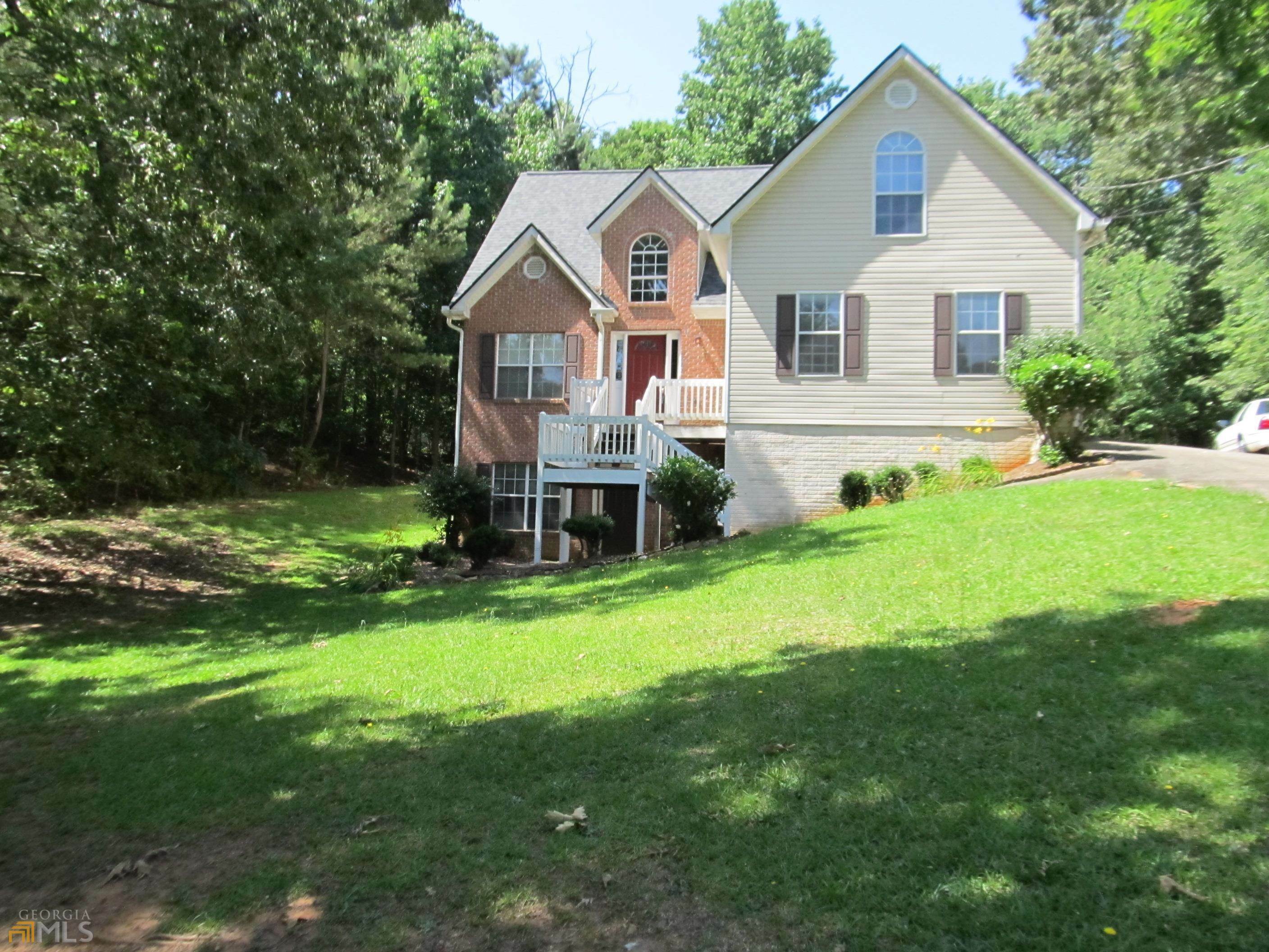 Property Photo:  909 Skidway Court  GA 30252 