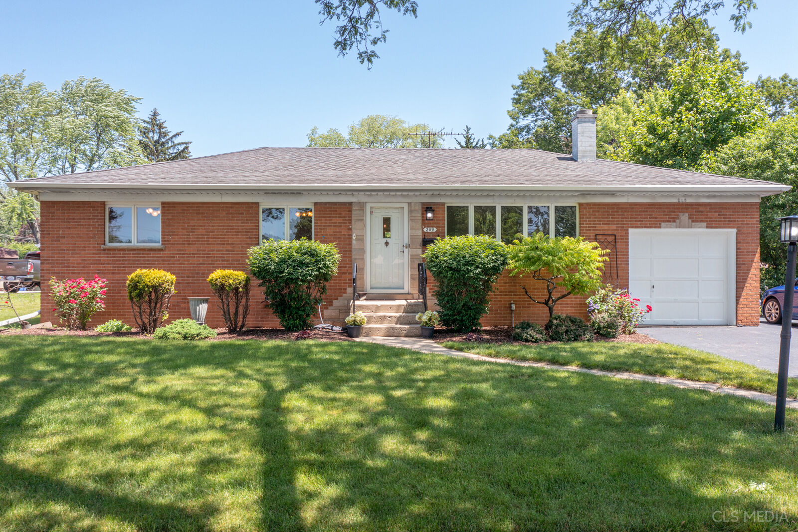 Property Photo: 209 Audrey Lane IL 60056