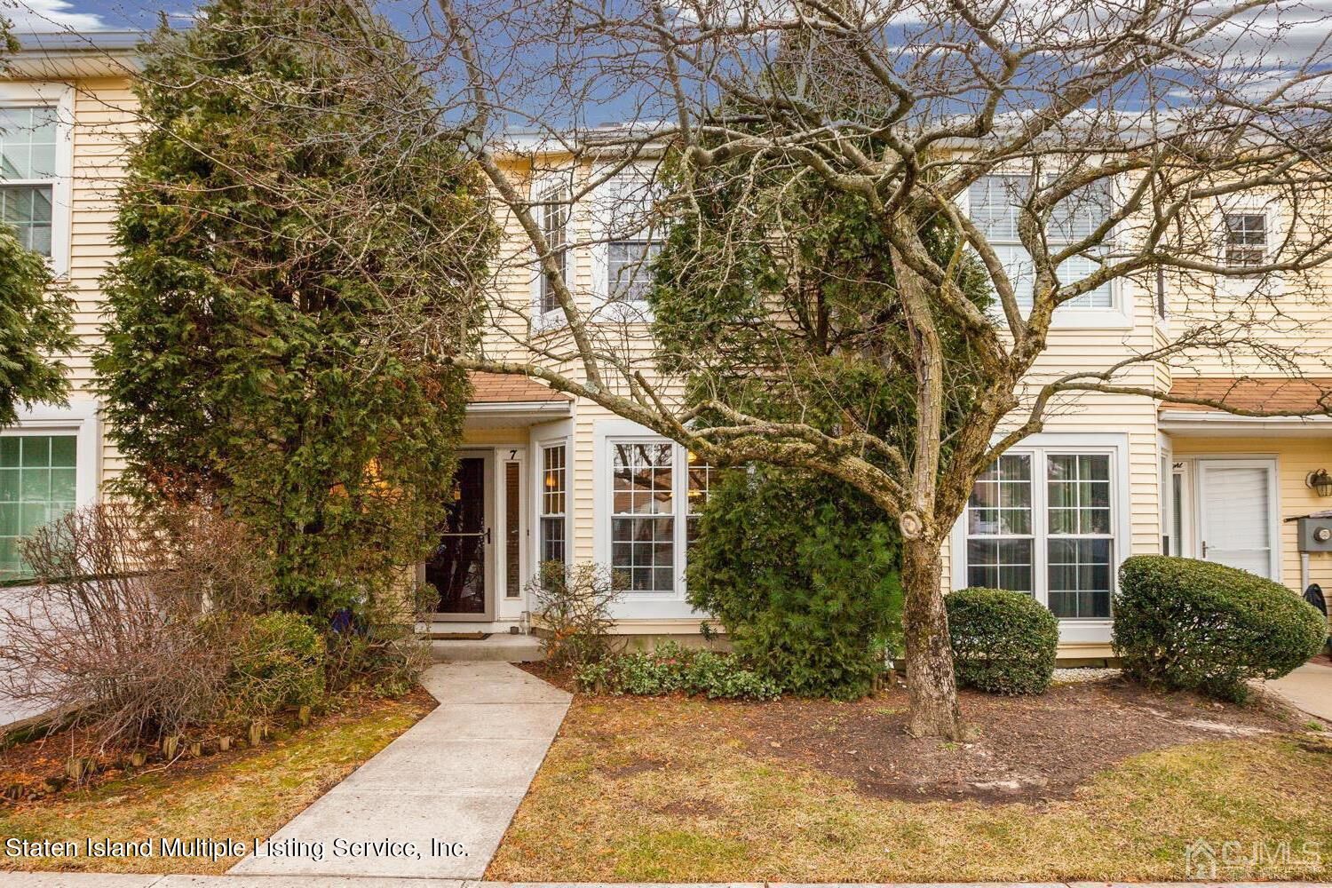 Property Photo:  7 Ardsley Square  NJ 08559 