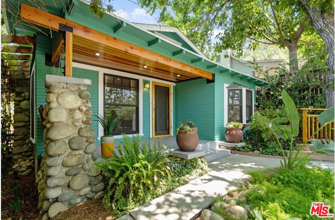 Property Photo:  725  S Avenue 59  CA 90042 