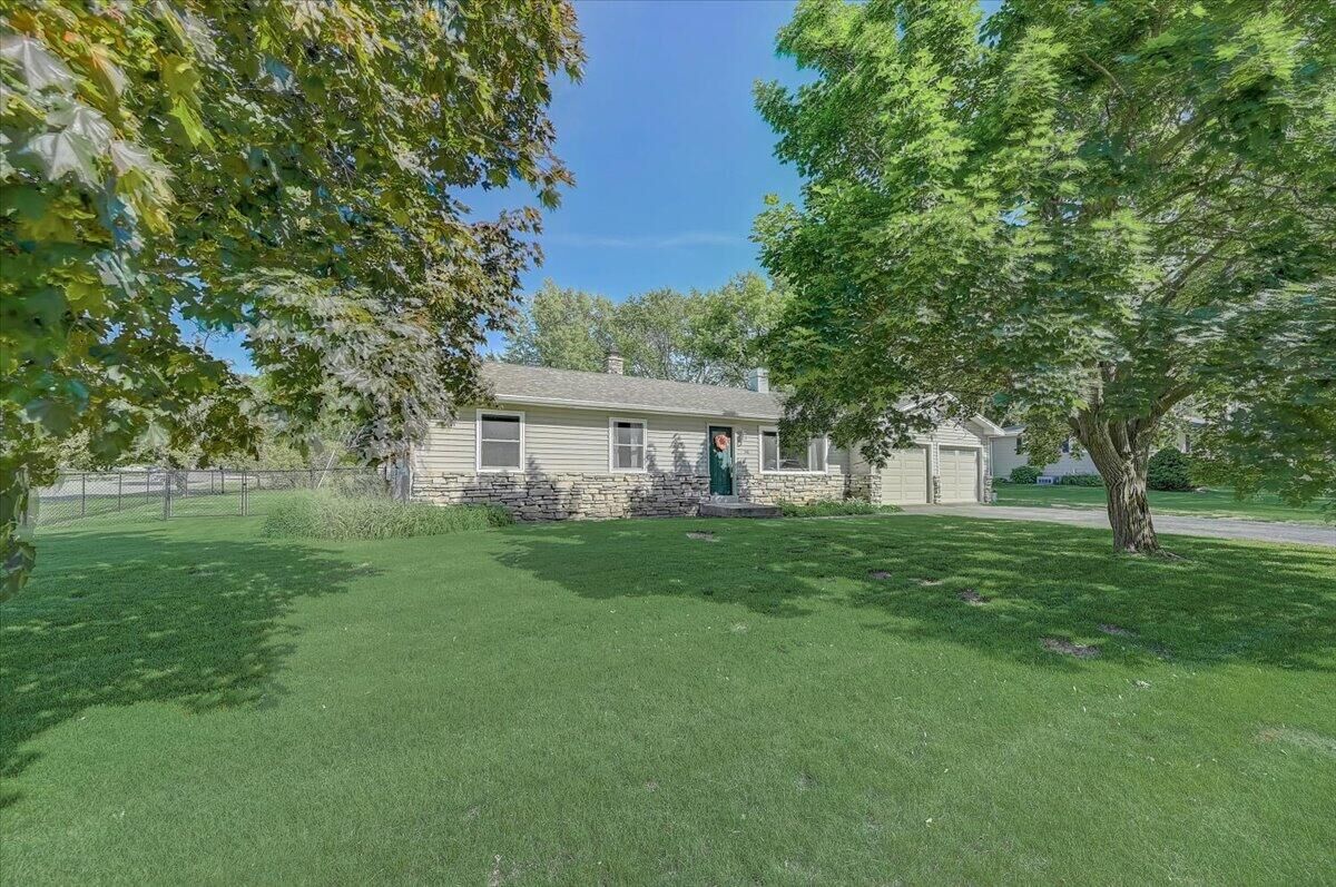 Property Photo: 346 Summit Dr WI 53021
