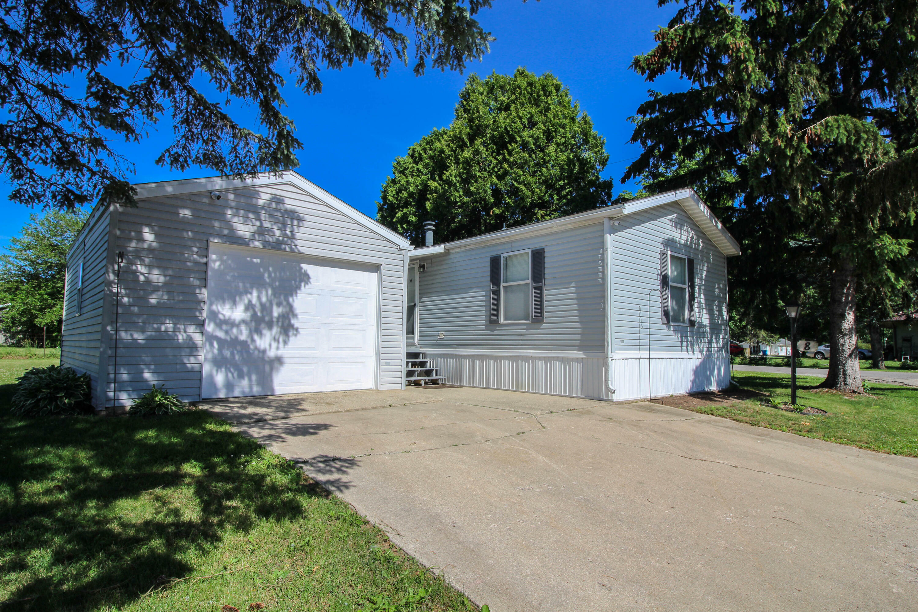 Property Photo:  400 E South Street  MI 49067 