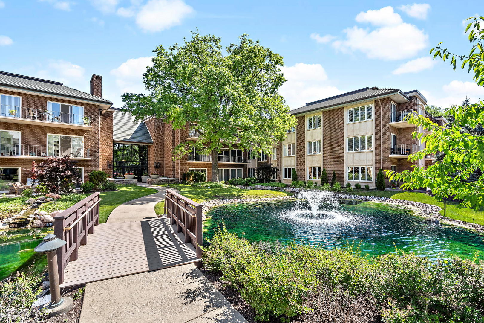 Property Photo: 4 Oak Brook Club Drive G308 IL 60523
