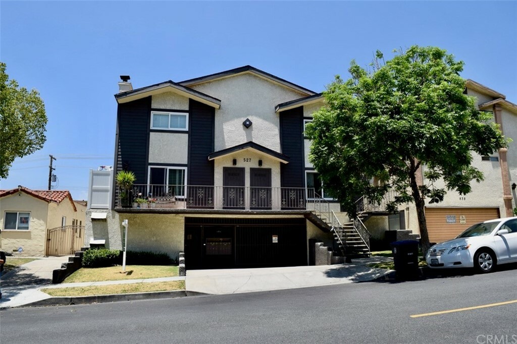 Property Photo:  527 E Cypress Avenue D  CA 91501 