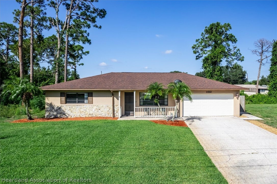 Property Photo:  1552 Camellia Court  FL 33852 