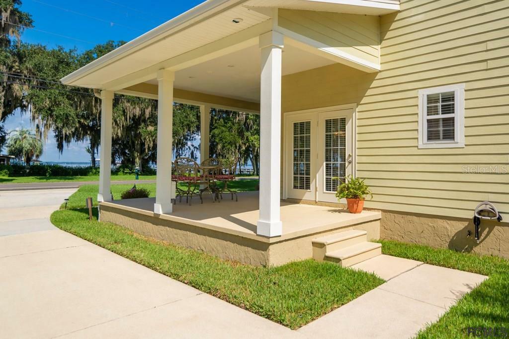 Property Photo:  748 County Road 13 S S  FL 32092 