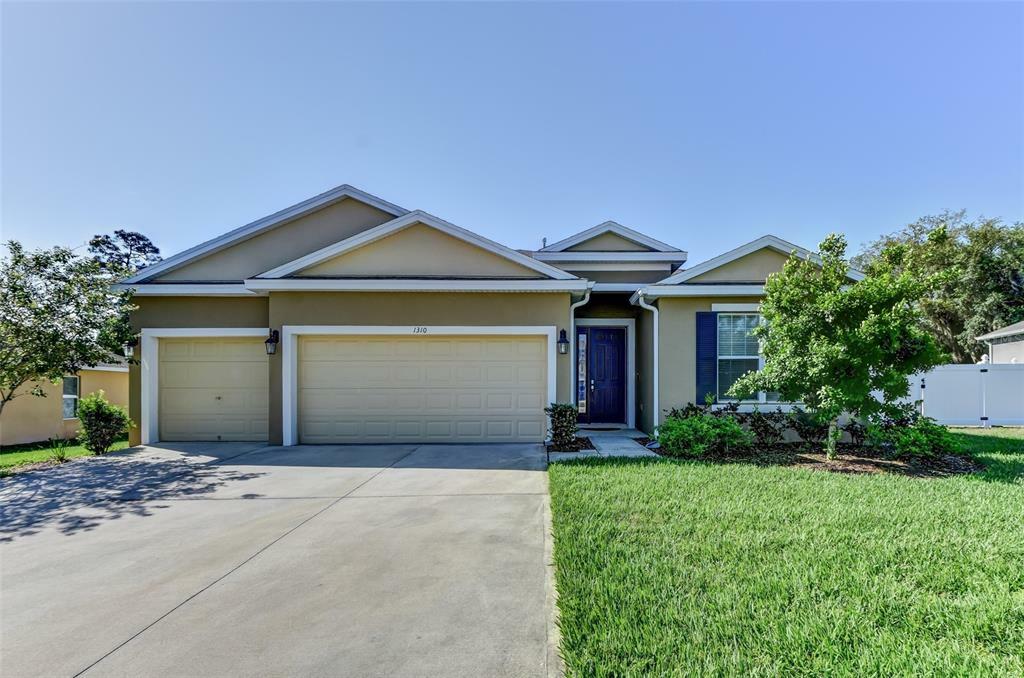 Property Photo: 1310 Lake Baton Drive FL 32725