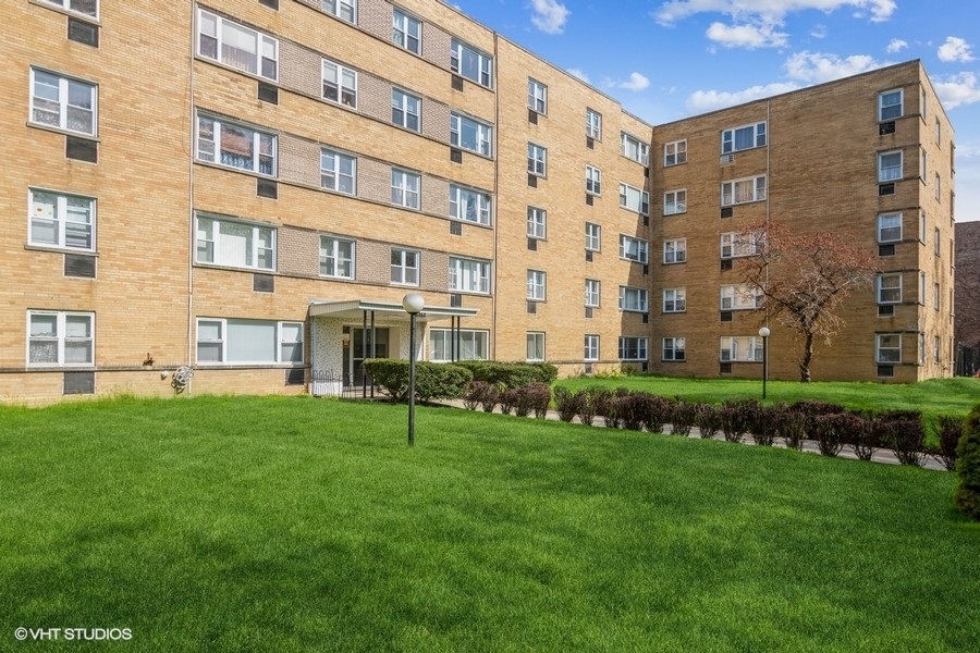 Property Photo: 6161 N Hoyne Avenue D207 IL 60659