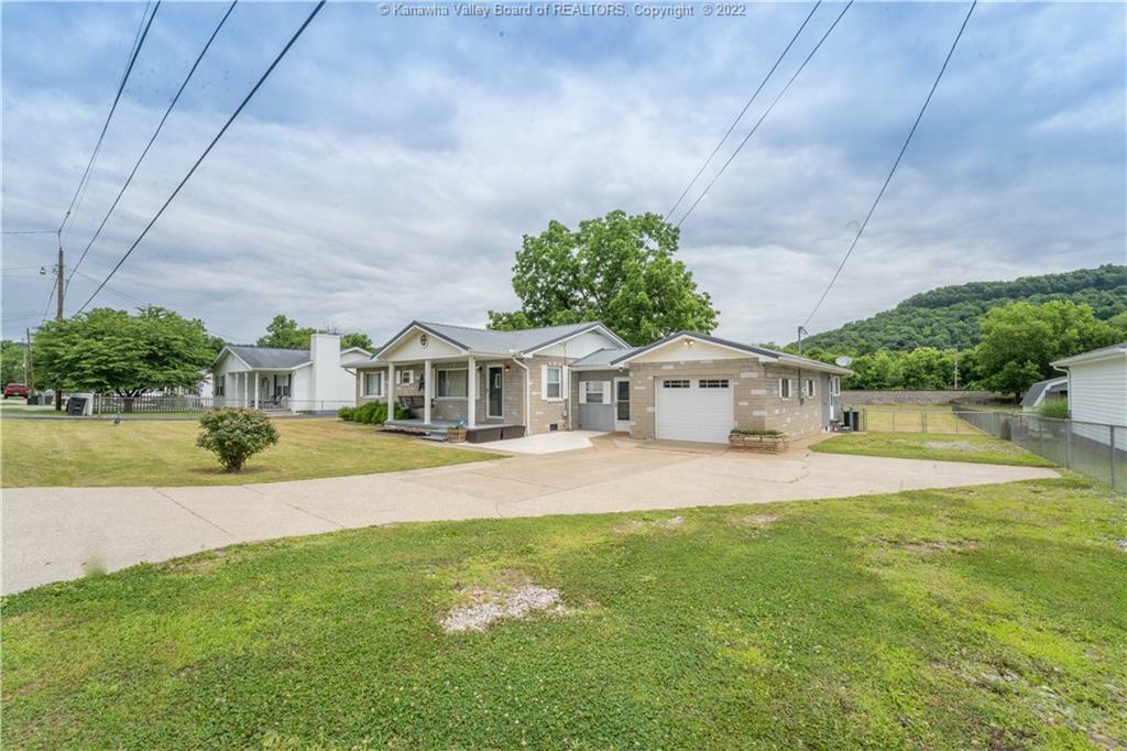 Property Photo: 374 N First Avenue WV 25109