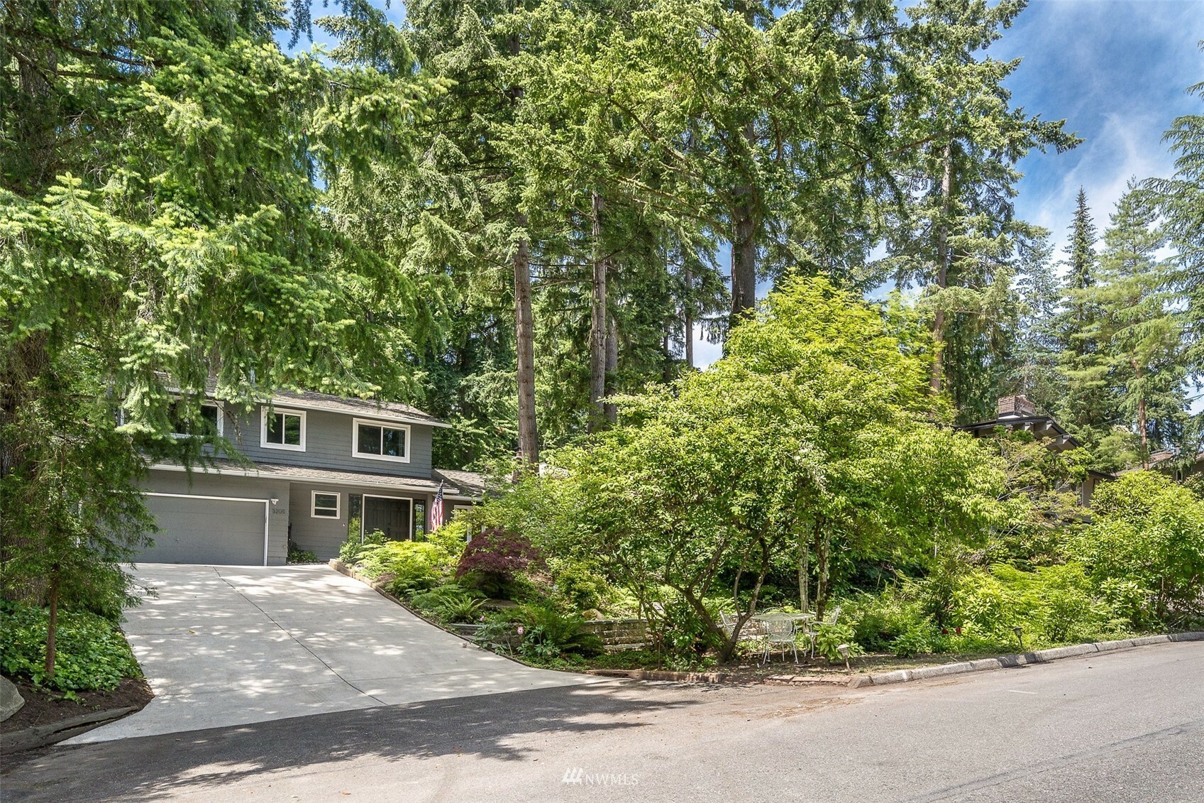 Property Photo:  3205 165th Avenue SE  WA 98008 