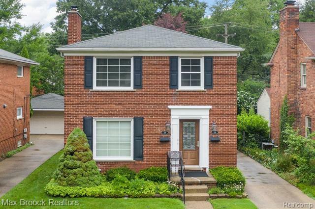 Property Photo:  316 Catalpa Drive  MI 48067 