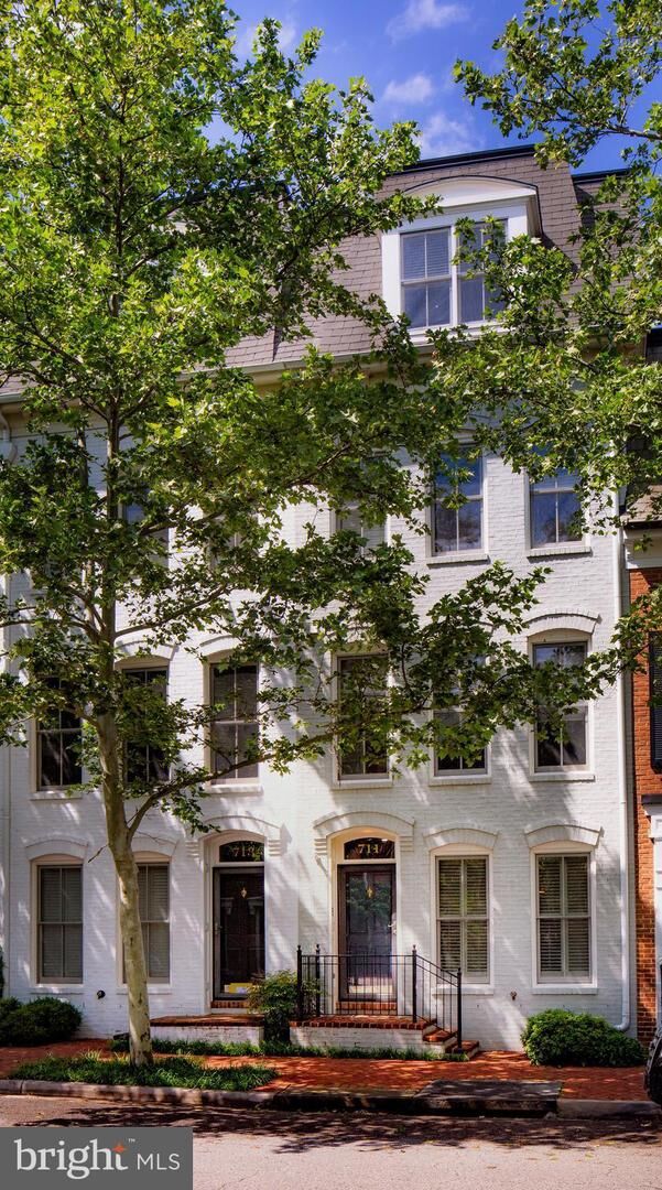 711 Carpenter Road  Alexandria VA 22314 photo