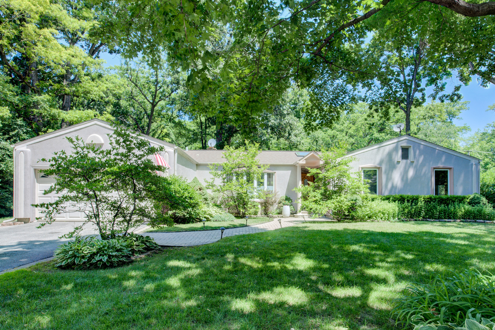 Property Photo: 14576 River Oaks Drive IL 60069