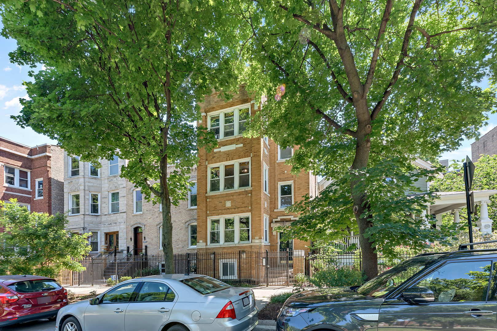 Property Photo:  1911 N Humboldt Boulevard 3  IL 60647 