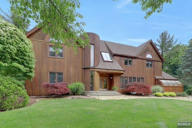 Property Photo:  10 Sturbridge Drive  NJ 07677 