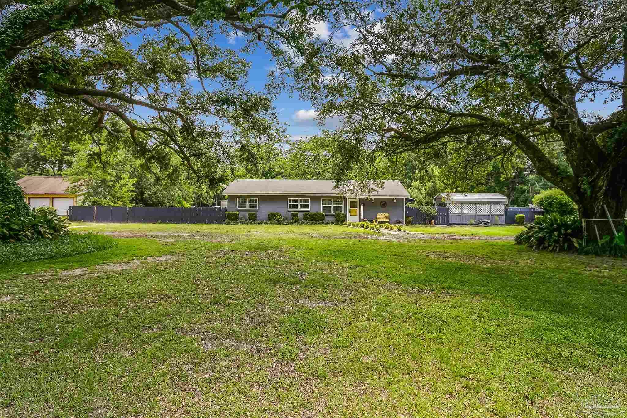 Property Photo: 8360 Bowman Ave FL 32514