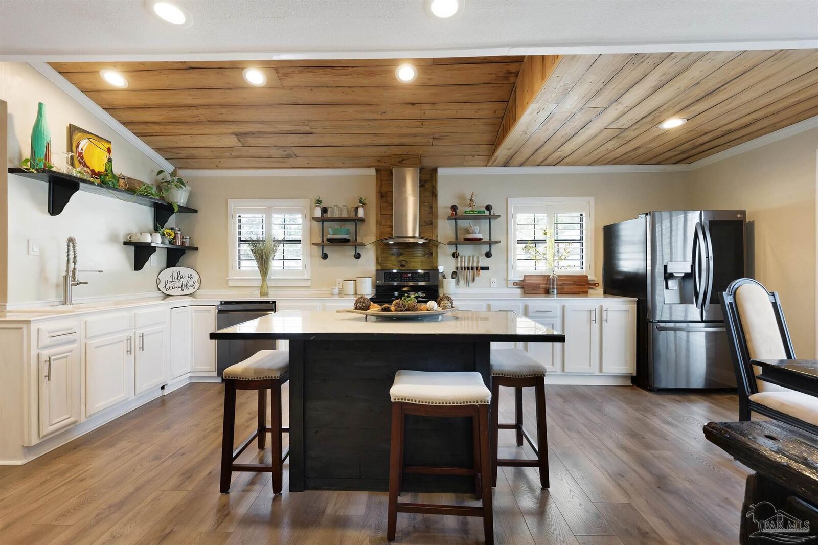 Property Photo: 3161 Torres Ave FL 32503