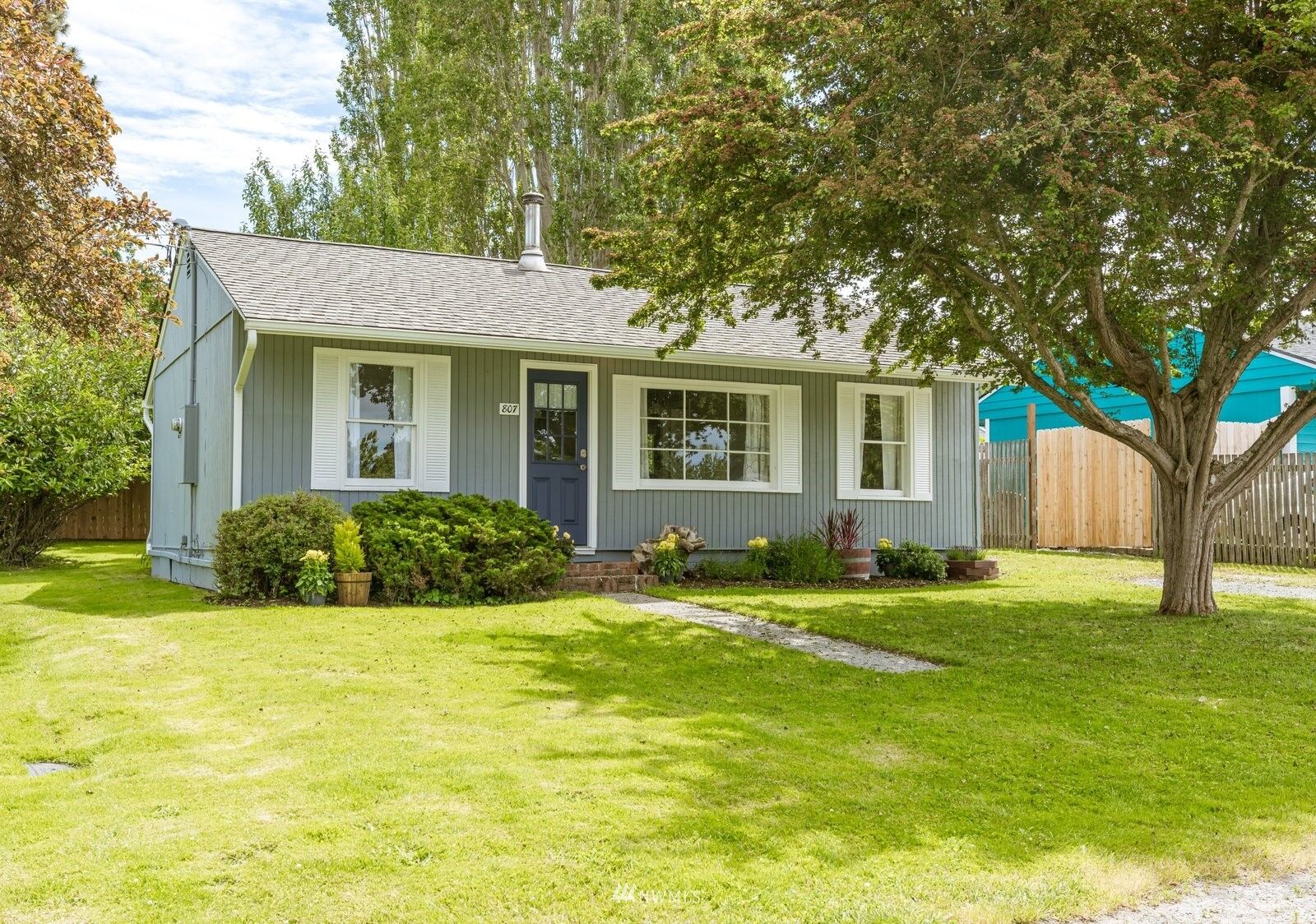 Property Photo: 807 NE Lasalle Street WA 98239