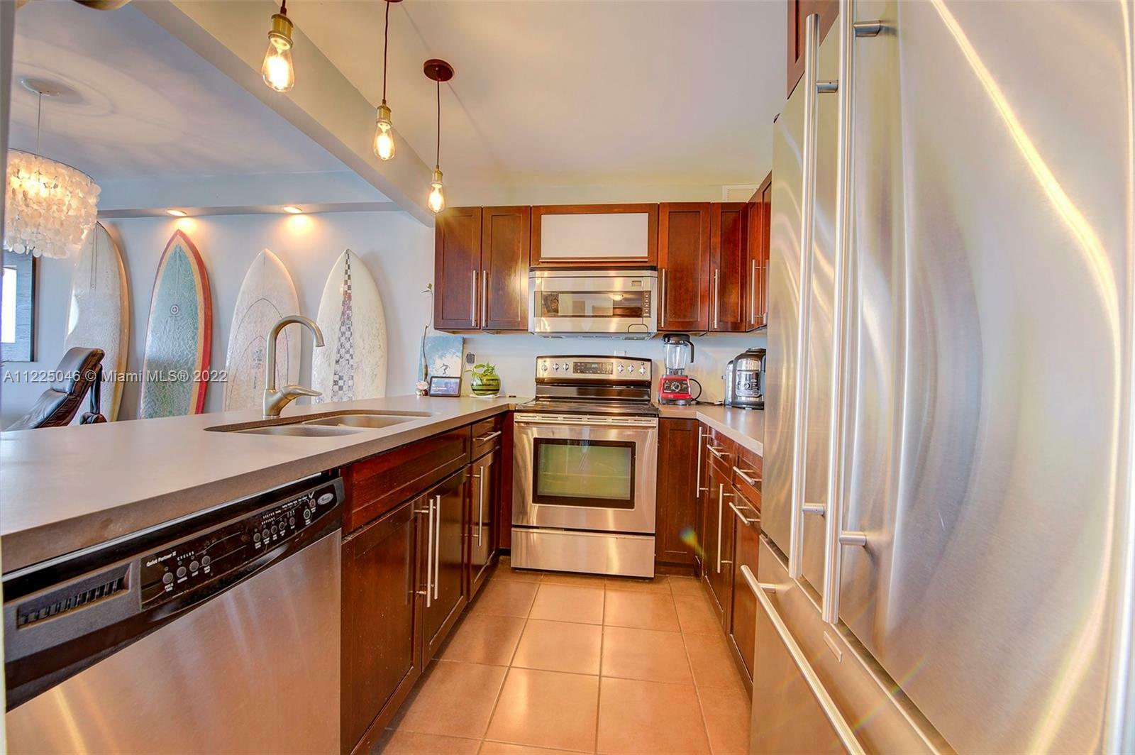 Property Photo:  465 Ocean Dr 910  FL 33139 