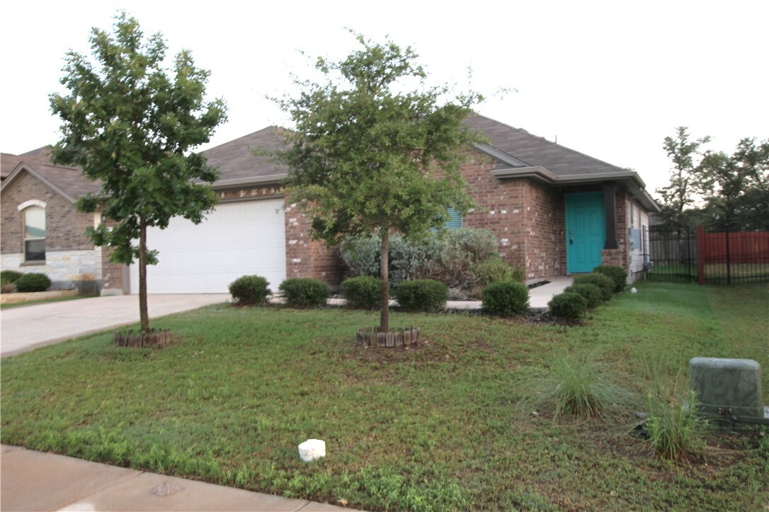 Property Photo:  215 Callahan Lane  TX 78641 