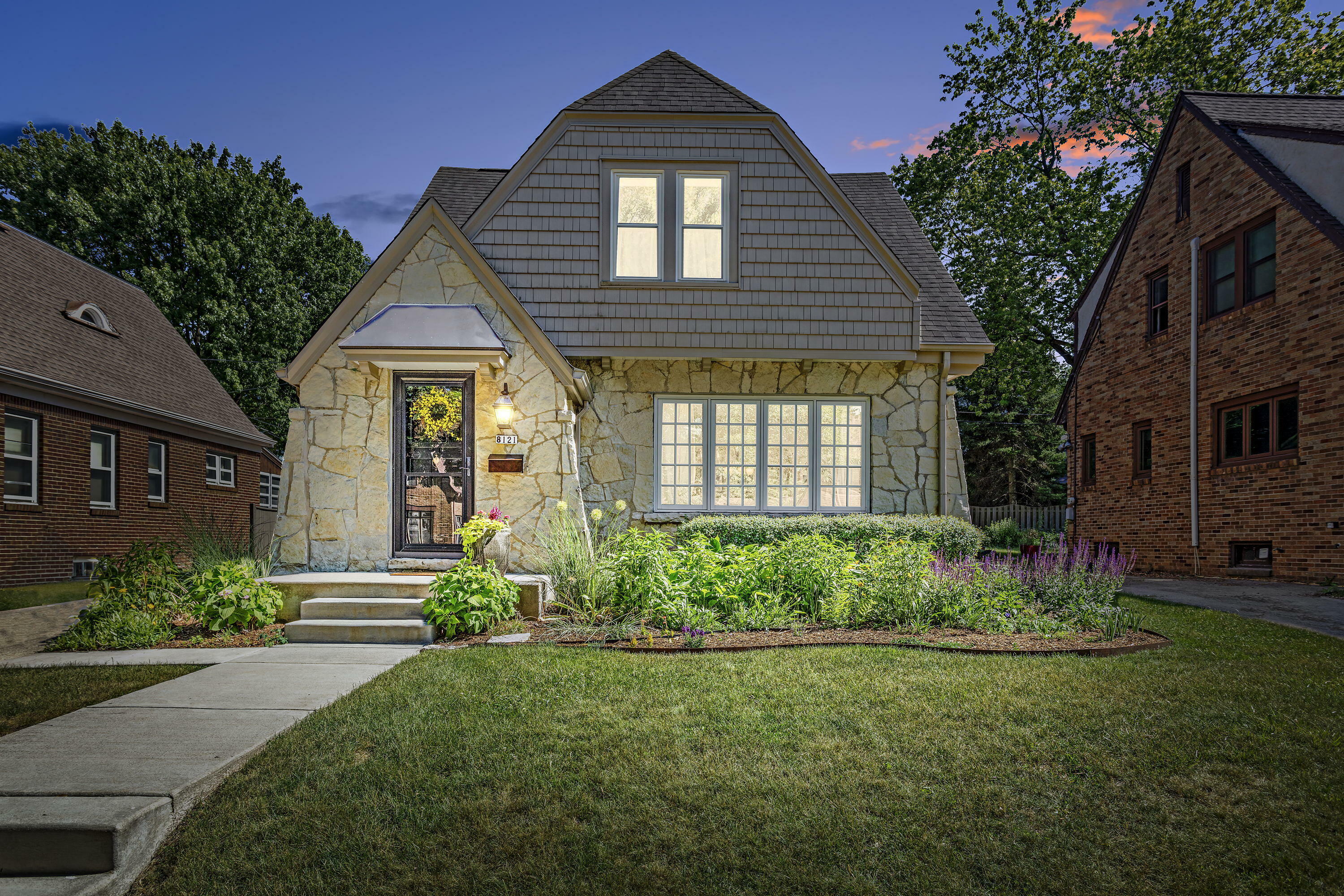 Property Photo: 8121 Richmond Ct WI 53213