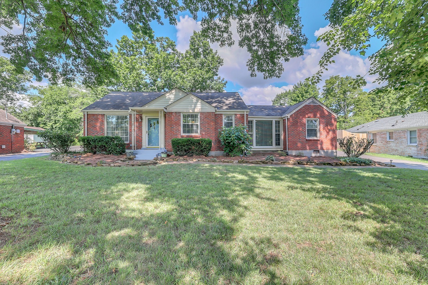 Property Photo:  2208 Ravenwood Dr  TN 37216 