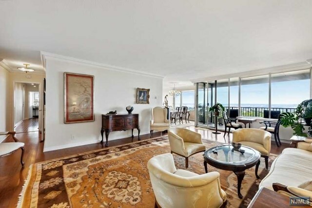 Property Photo:  6 Horizon Road 2302  NJ 07024 