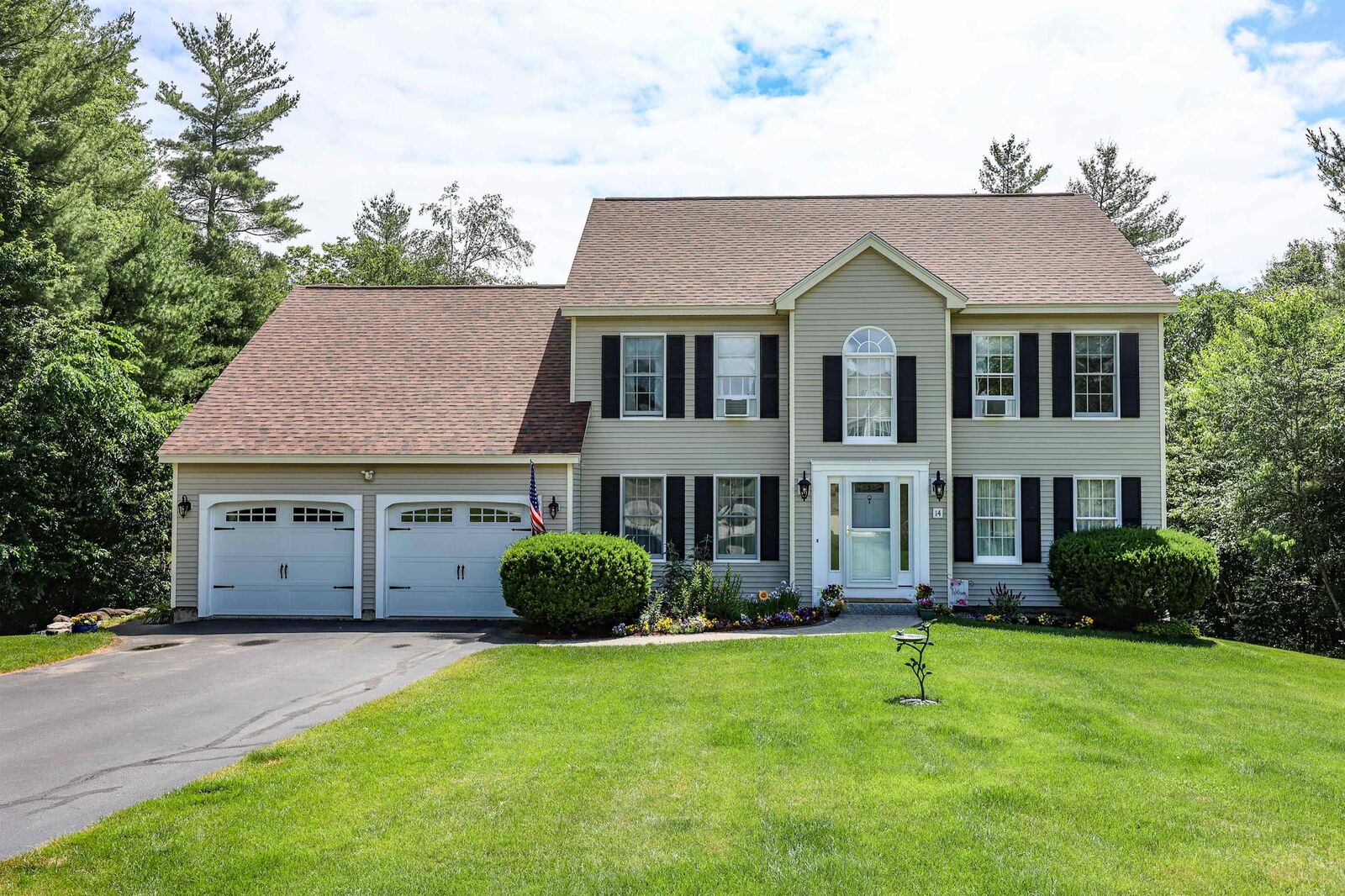 Property Photo: 14 Neighborhood Court NH 03110