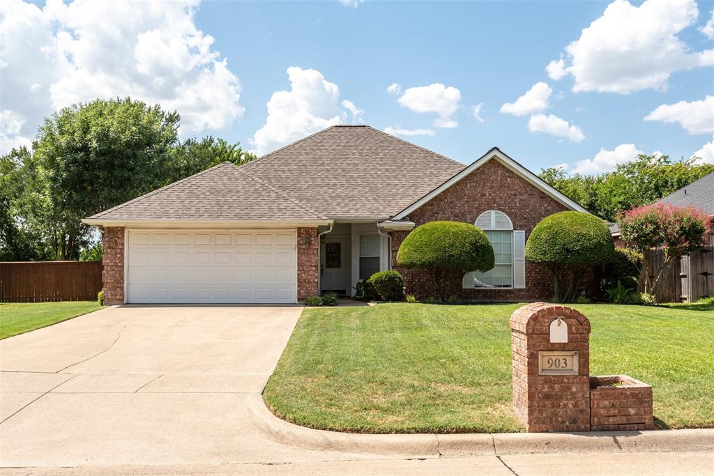 Property Photo: 903 Shannon Creek Drive TX 76063