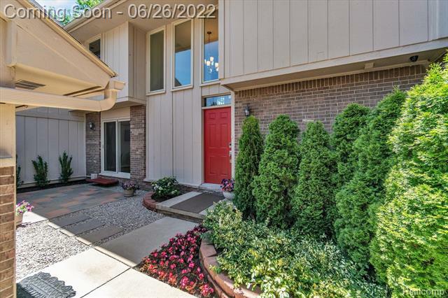 Property Photo:  35488 Heritage Lane  MI 48335 