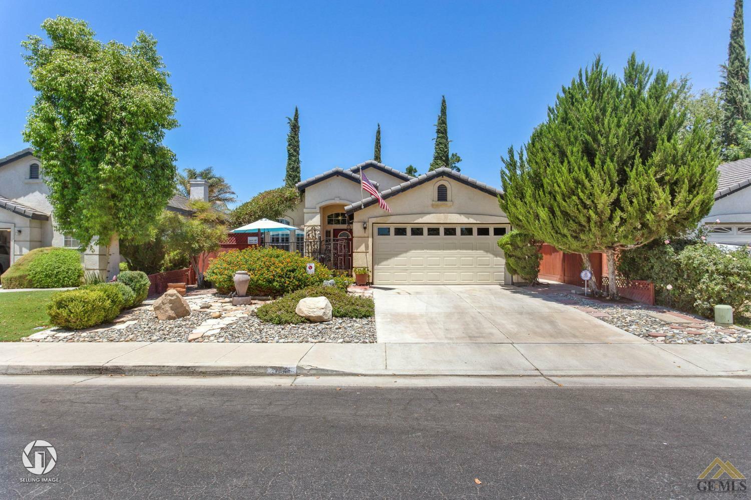 Property Photo:  9316 Lacroix Court  CA 93311 