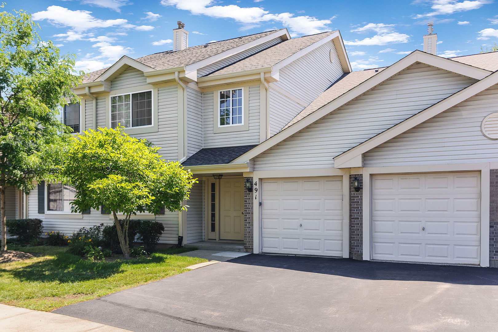 Property Photo:  491 E Fawn Lane A  IL 60074 