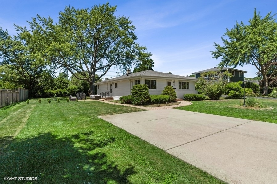 Property Photo:  1112 Longmeadow Drive  IL 60025 