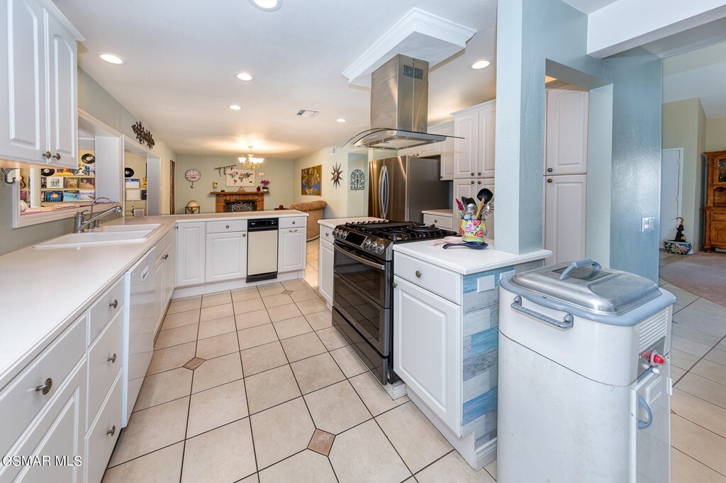 Property Photo:  3982 Coronado Circle  CA 91320 