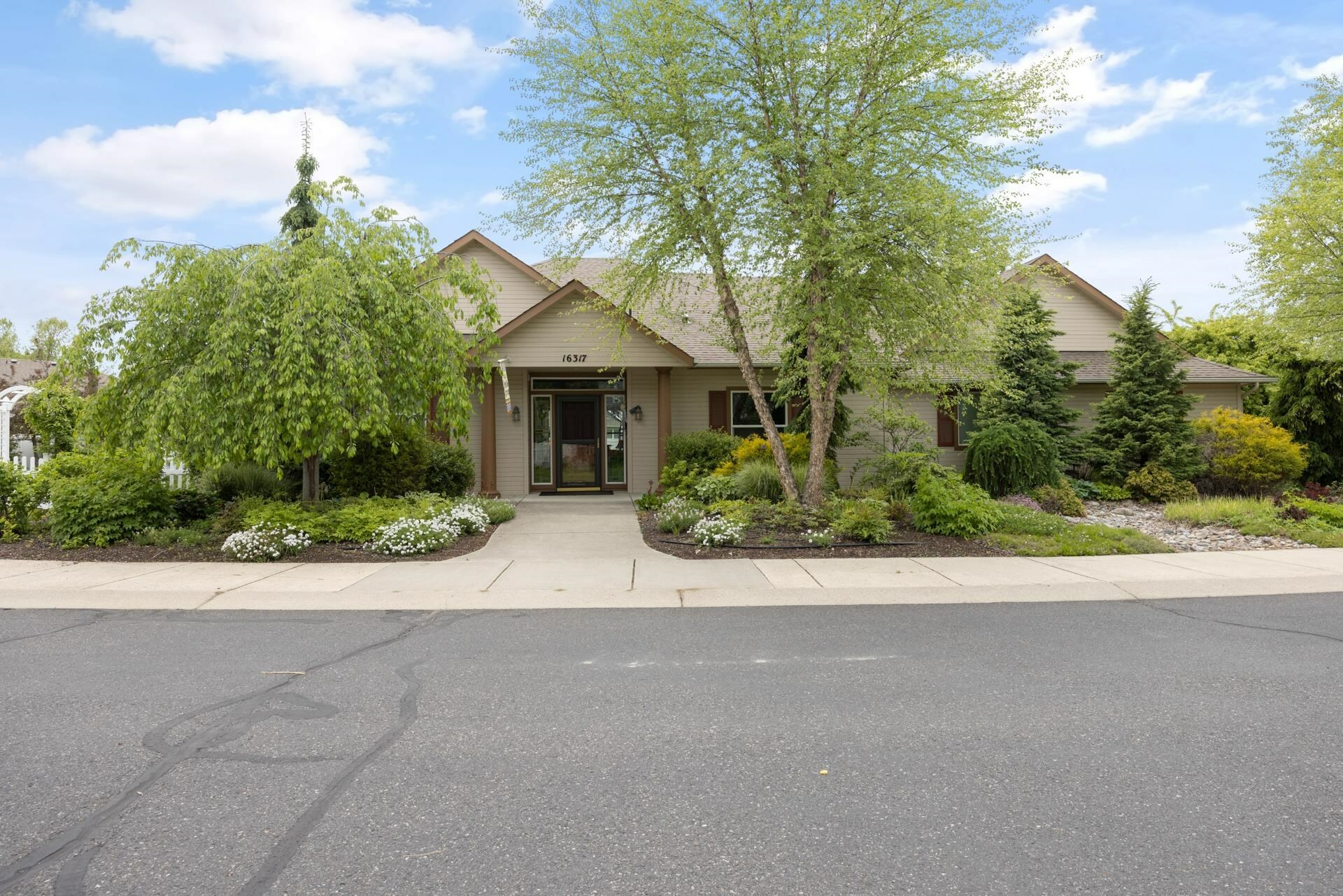 16317 N McKinnon Ln  Colbert WA 99005 photo