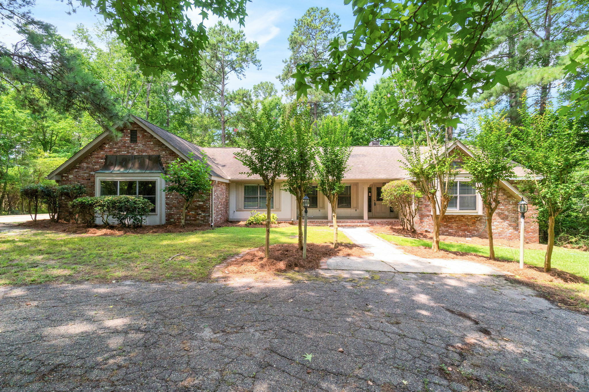 Property Photo:  1000 Beverly Hills Rd.  MS 39401 