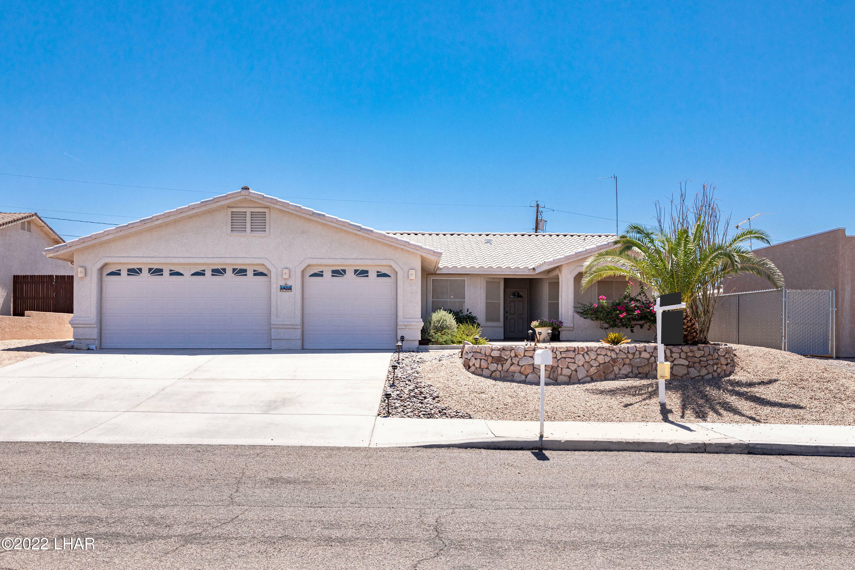 Property Photo:  1430 Nautilus Dr  AZ 86404 