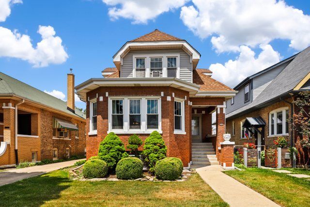 Property Photo: 5532 W Wilson Avenue IL 60630