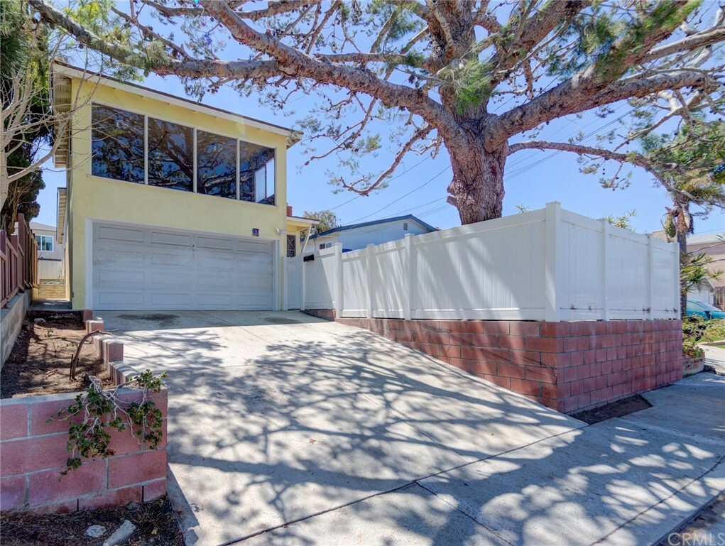 Property Photo:  1733 Wollacott Street  CA 90278 