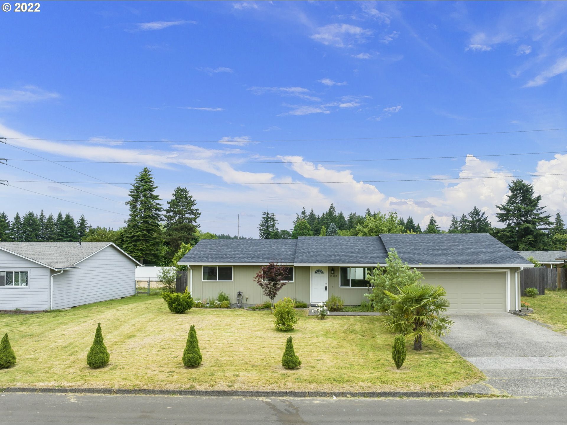 Property Photo:  10504 NE 44th St  WA 98682 