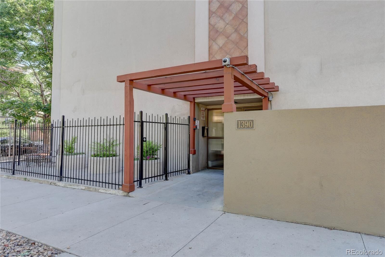 Property Photo:  1390 N Emerson Street 105  CO 80218 