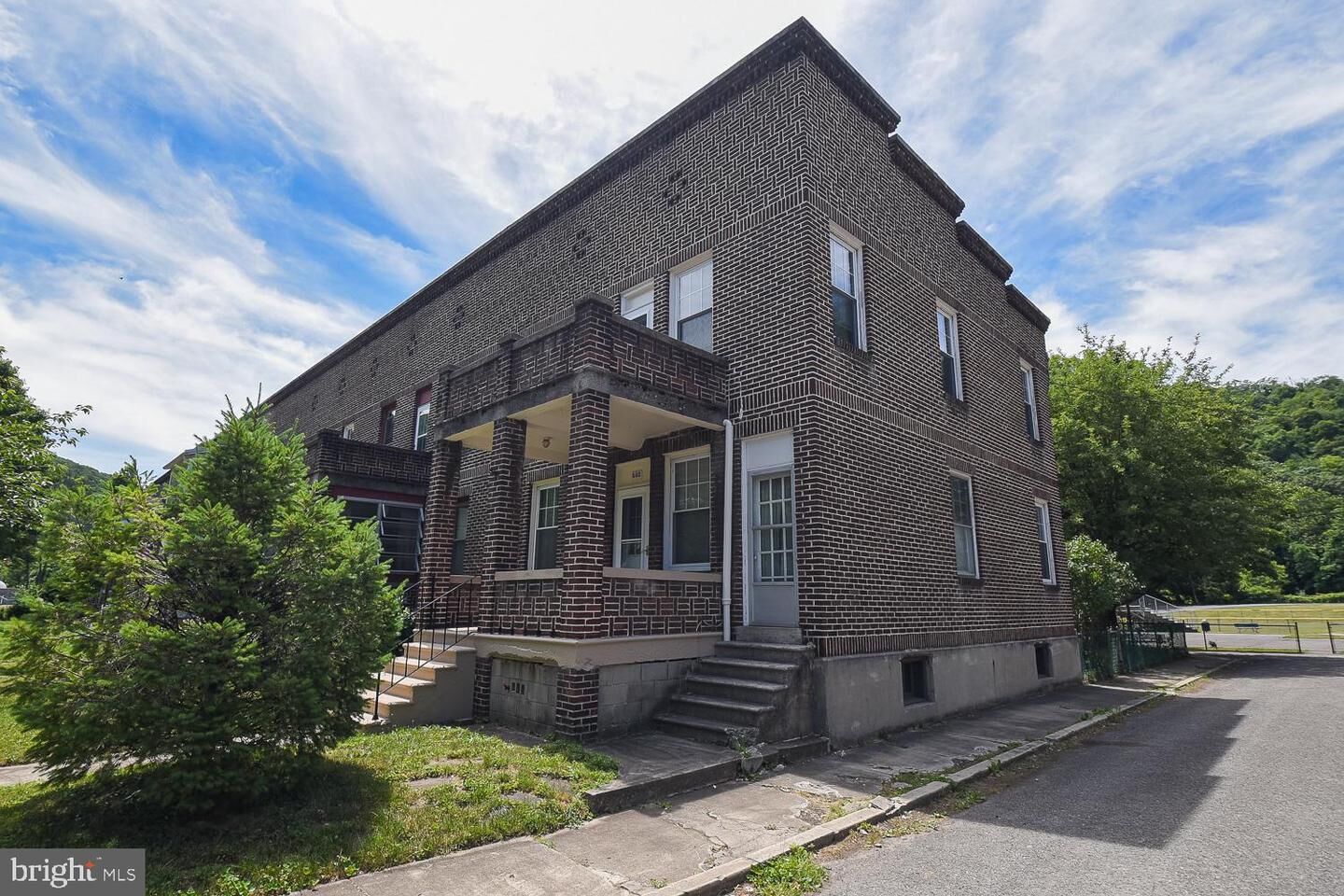 Property Photo:  502 Maryland Ave  MD 21562 