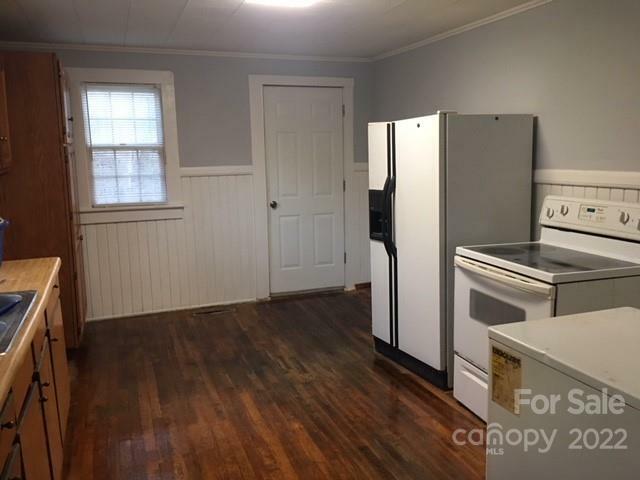 Property Photo: 211 G Street NC 28658