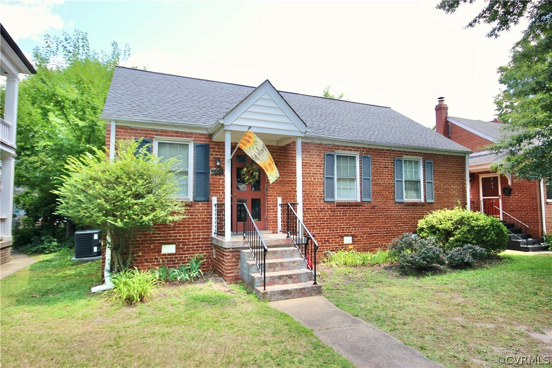 Property Photo:  3906 W Grace Street  VA 23230 