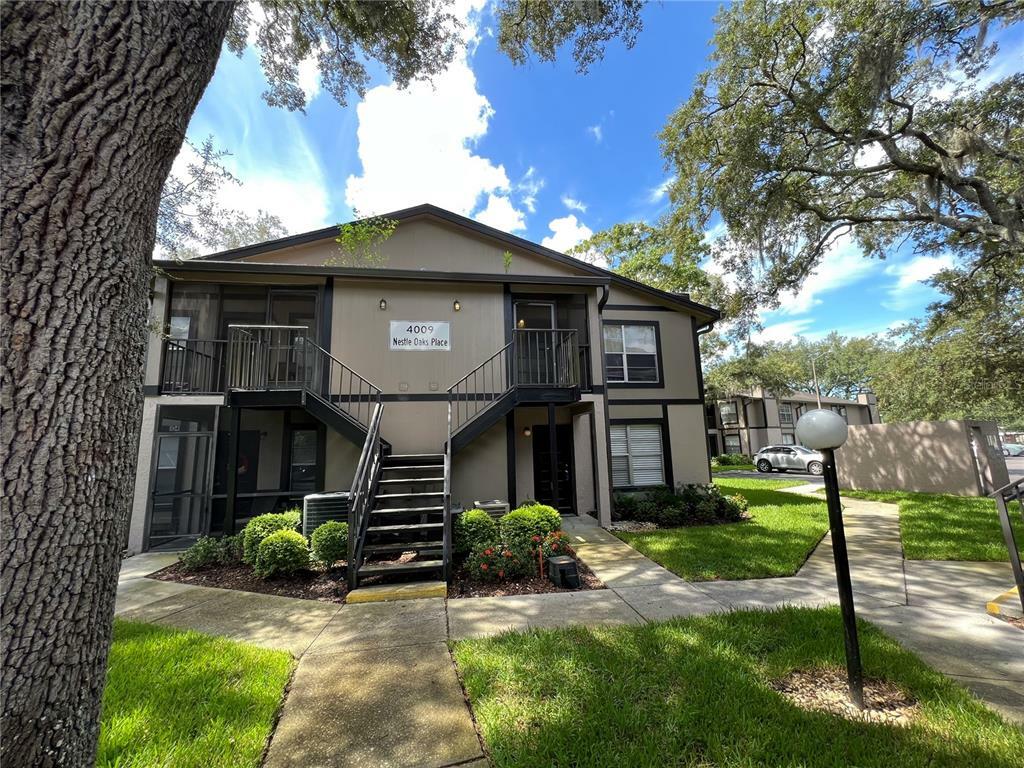 Property Photo: 4009 Nestle Oaks Place 103 FL 33613