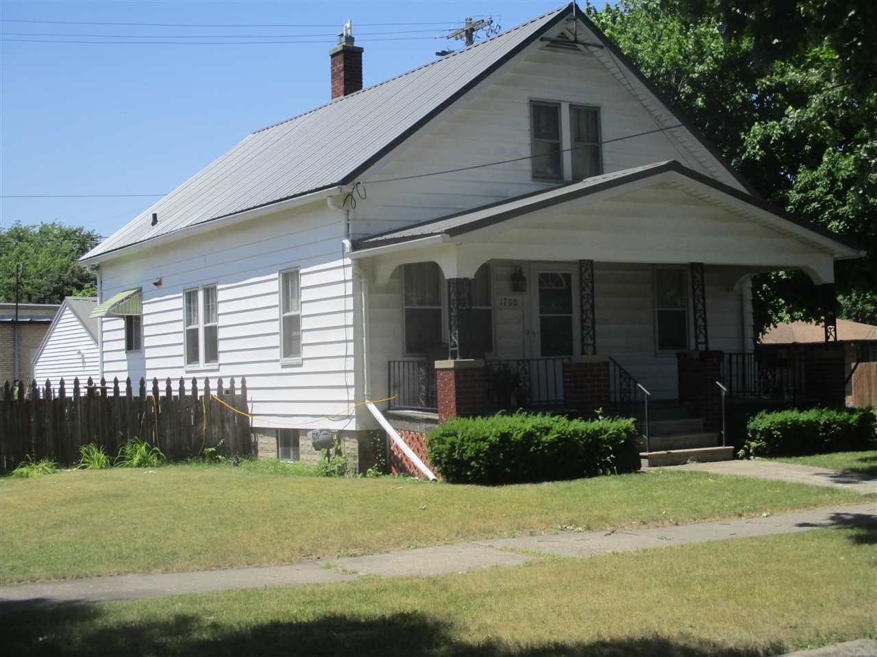 Property Photo:  1700 S Raymond  MI 48706 