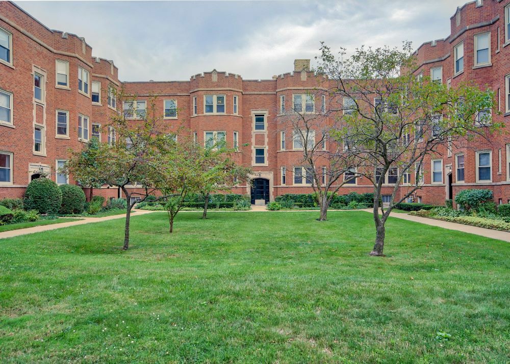 Property Photo: 2253 Ridge Avenue 1F IL 60201