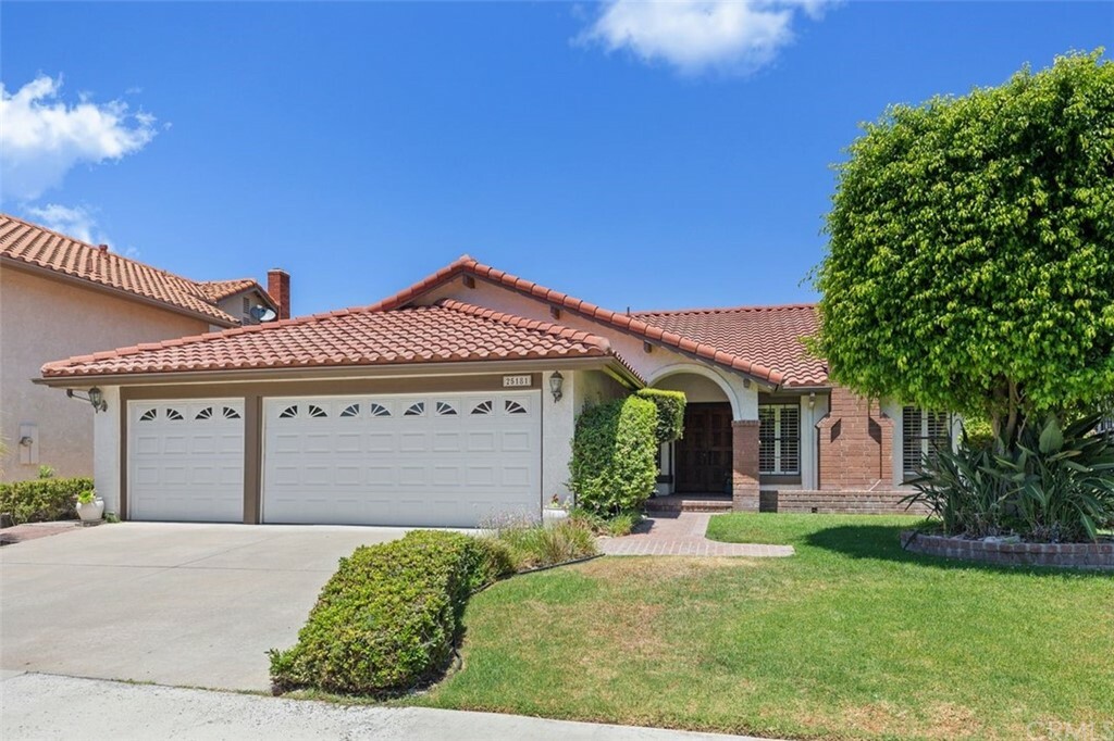 Property Photo:  25181 Calle Pradera  CA 92630 