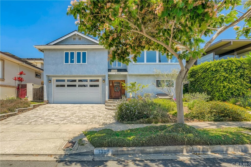 Property Photo:  1305 Catalina Avenue  CA 90740 